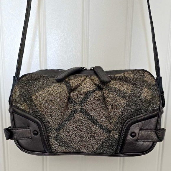 HP🎉Burberry Gray Metallic Check Crossbody Bag FINAL PRICE - Picture 1 of 15